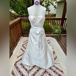 Paloma Blanca Wedding Gown